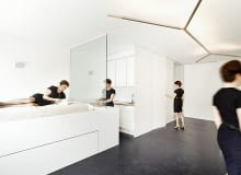 Minimalistyczne mieszkanie w Genewie - 35 m kw. Proj. Freaks freearchitects minimalistyczne mieszkanie, minimalizm, mieszkanie w bieli