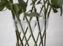 Crown - gadżet do układania kwiatów; proj. Lambert Rainville układanie kwiatów, kwiaty w domu, jak układać kwiaty