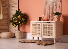 Koralowy kolor we wnętrzach Koralowy kolor we wnętrzach: ściany i dodatki