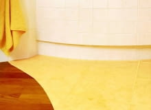 <B>Jeśli spoina między płytkami straciła świeżość i kolor, nie musimy jej całkowicie usuwać. Wystarczy tylko wymienić wierzchnią warstwę.</B> <BR />Potrzebne materiały i narzędzia: renowator do fug cementowych, płyn do czyszczenia fug, metalowy skrobak, pistolet (wyciskacz), packa gumowa, gąbka, gumowe rękawiczki. 26.07.2005 WARSZAWA DLA MIESIECZNIKA CZTERY KATY KROK PO KROKU ODNAWIANIE FUGI MIEDZY KAFLAMI PODLOGI 8. PODLOGA Z ODNOWIONA FUGA LAZIENKA PODLOGA DREWNO KAFELKI KAFLE WANNA WYKONANIE: JUSTYNA BURDOW I KRZYSZTOF RADZANOWSKI FOT. LUKASZ ZANDECKI / AGENCJA GAZETA PUBLIKACJA CZTERY KATY NR 6 (188) - 6 2007 PUBLIKACJA CZTERY KATY NR 5 (235) - 5 2011 SLOWA KLUCZOWE: LAZIENKI WNETRZA ZDJĘCIE DO WKŁADKI: PUBLIKACJA CZTERY KATY NR 6 (188) - 6 2007