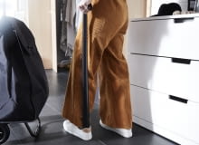 Akcesoria i meble (nie tylko) dla seniorów. IKEA OMTANKSAM: łyżka do butów. Cena: 12,99 zł Akcesoria i meble (nie tylko) dla seniorów. IKEA OMTANKSAM: łyżka do butów. Cena: 12,99 zł