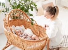 Niemowlę w sypialni rodziców: zalety, wybór mebli i bezpieczeństwo Niemowlę w sypialni rodziców: zalety, wybór mebli i bezpieczeństwo