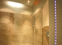 Do głównych plusów żarówek LED można zaliczyć bardzo długą trwałość wynosząca od 25 000 do 35 000 godzin. Żarówki wytwarzają światło o różnych barwach: białej, niebieskiej, zielonej, czerwonej i żółtej. Oferowane są również w wersji automatycznie zmieniającej kolory Do głównych plusów żarówek LED można zaliczyć bardzo długą trwałość wynosząca od 25 000 do 35 000 godzin. Żarówki wytwarzają światło o różnych barwach: białej, niebieskiej, zielonej, czerwonej i żółtej. Oferowane są również w wersji automatycznie zmieniającej kolory