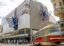 Máj Národni w Pradze z rzeźbami Davida Cernego Máj Národni w Pradze z rzeźbami Davida Cernego