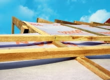 Folia wysokoparoprzepuszczalna na dachu czyli warstwa wstępnego krycia Folia wysokoparoprzepuszczalna na dachu czyli warstwa wstępnego krycia