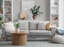 Małe mieszkanie w beżach i szarościach Małe mieszkanie w beżach i szarościach