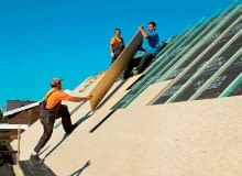 Sztywne poszycie znacznie zwiększa tłumienie dźwięków przez dach