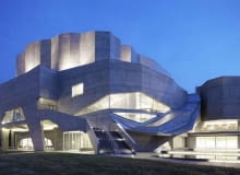 Miejskie Centrum Kultury i Biblioteka w Ofunato projektu tokijskiej pracowni Chiaki Arai Urban sala koncertowa, japonia, publiczne, dekonstruktywizm, beton
