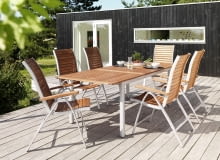 WYPRZEDAŻ!: Stół VERMONT d.240+4 krzesła VERMONT, NOWA CENA: 1840zł, stara cena: 2395zł (OSZCZĘDZASZ 555zł!). STÓŁ: rozmiar po zmontowaniu: szerokość: 100cm, długość: 240cm, wysokość: 75cm, materiał stołu: rama/stelaż: aluminium, blat: drewno twarde Parana, funkcja: otwór na parasol, rozmiar regulowany: 180-240 cm, obróbka: olejowany, kolor: szary. KRZESŁO: rozmiar po zmontowaniu: szerokość: 58 cm, długość: 57 cm, wysokość: 88 cm, materiał krzesła: rama/stelaż: aluminium, oparcie: drewno twarde Parana, siedzisko: drewno twarde Parana, funkcja: można ustawiać jedno na drugim, obróbka: olejowane, kolor: szary. Do kupienia w sklepach JYSK.