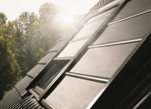 Termoizolacyjna lekka roleta zewnętrzna VELUX. Termoizolacyjna lekka roleta zewnętrzna VELUX.