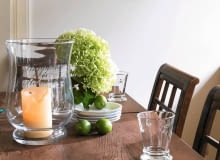 Szklane lampiony na świece to jedna z najmodniejszych dekoracji salonów. Moda na nie przybyła do nas ze Stanów Zjednoczonych. W takiej aranżacji świece dodatkowo zyskują na elegancji, a nasz stół jest lepiej chroniony przed woskiem. Szklane lampiony na świece to jedna z najmodniejszych dekoracji salonów. Moda na nie przybyła do nas ze Stanów Zjednoczonych. W takiej aranżacji świece dodatkowo zyskują na elegancji, a nasz stół jest lepiej chroniony przed woskiem.