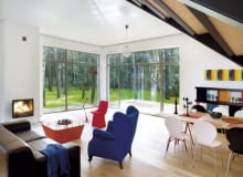 Wszędzie, gdzie to możliwe, warto otwierać wnętrza na otoczenie. I małe, i duże zyskują dzięki temu przestronność oraz niepowtarzalny charakter Wszędzie, gdzie to możliwe, warto otwierać wnętrza na otoczenie. I małe, i duże zyskują dzięki temu przestronność oraz niepowtarzalny charakter