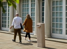 Skrzynka pocztkowa "Serpentine Postbox". Zespół: Hans Ulrich Obrist, dyrektor artystyczny Serpentine Galleries, Nina Tolstrup i Jack Mama ze Studiomama