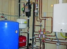 W sezonie grzewczym kocioł jest najczęściej uzupełniającym źródłem ciepła, a kominek - głównym