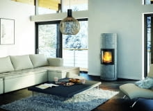 Wolno stojące piece kominkowe, nazywane popularnie kozami, mają konstrukcję podobną do tradycyjnych kominków. Ale koszt ich montażu jest znacznie niższy, gdyż nie wymagają żadnej obudowy koza