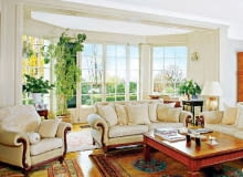 Wykusze - dzięki przeszkleniom nierównoległym do elewacji - wydłużają czas penetracji promieni słonecznych, 'łapiąc' światło z wielu kierunków. PONOWNA PUBLIKACJA ZA ZGODA WLASCICIELI !!!!!! DOM MUROWANY , PIETROWY , Z PIWNICA I GARAZEM NZ WNETRZA - SALON MEBLE FOT. JOANNA SIEDLAR PUBLIKACJA LADNY DOM NR 1 (123) - 1 2009