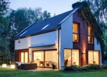 Budowa tego domu ożywiła okolicę, w której królował stary gruz i kurz unoszący się spod kół ciężarówek Budowa tego domu ożywiła okolicę, w której królował stary gruz i kurz unoszący się spod kół ciężarówek