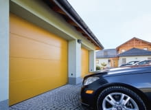 Bramy antywłamaniowe wyposażone w dodatkowe, mechaniczne zabezpieczenia w większym stopniu zapewniają ochronę przed ich podważeniem bramy garażowe