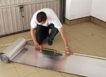 Folię refleksyjną należy odpowiednio przyciąć Folię refleksyjną należy odpowiednio przyciąć