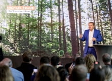 Michael Traub, prezes zarządu STIHL, podkreślał, że dla firmy kluczowa jest silna pozycja zarówno w sektorze urządzeń akumulatorowych jak i spalinowych. Michael Traub, prezes zarządu STIHL, podkreślał, że dla firmy kluczowa jest silna pozycja zarówno w sektorze urządzeń akumulatorowych jak i spalinowych.