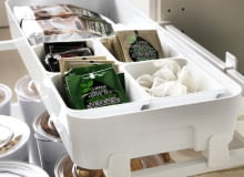 Jak sprawić, żeby w kuchennych szafkach zmieściło się więcej? Sposoby na organizację