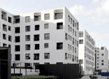 Osiedle Górczewska Park to okna od sufitu do podłogi, jasne elewacje, proste linie i drewniane akcenty. Osiedle Górczewska Park. Warszawa, ul. Górczewska 181, proj JEMS Architekci