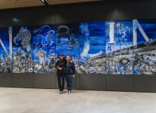 Wielkoformatowy obraz Poli Dwurnik w Fabryce Norblina Wielkoformatowy obraz Poli Dwurnik w Fabryce Norblina