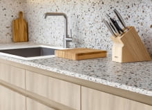 Woodeco_Blat UltraFit Terazzo Colore PK9020_płyta laminowana Akacja Świetlista PD7092