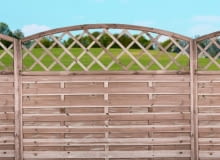 Zszarzałe panele drewniane potrzebują konserwacji Zszarzałe panele drewniane potrzebują konserwacji