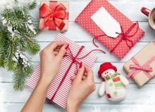 Jak zapakować prezent w papier ozdobny? Jak zapakować prezent w papier ozdobny?