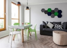 Mieszkanie Alicji Olech. Na ścienie, nad kanapą, wiszą miękkie panele ścienne Fluffo. mieszkanie, nowoczesne mieszkanie, mieszkanie projektantki, mieszkanie w skandynawskim stylu