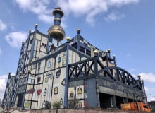 Spalarnia śmieci Spittelau w Wiedniu. Proj. Hundertwasser