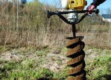 Badania geotechniczne mają duże znaczenie w kontekście budowy trwałego i bezpiecznego domu. To na ich podstawie można dobrać odpowiedni rodzaj fundamentów wraz z rodzajem hydroizolacji. Od warunków wodno-gruntowych zależy także głębokość posadowienia fundamentów w ziemi. Badania geotechniczne mają duże znaczenie w kontekście budowy trwałego i bezpiecznego domu. To na ich podstawie można dobrać odpowiedni rodzaj fundamentów wraz z rodzajem hydroizolacji. Od warunków wodno-gruntowych zależy także głębokość posadowienia fundamentów w ziemi.