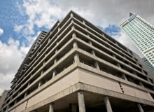 22.06.2010 WARSZAWA , PRZERWANA BUDOWA WIEZOWCA LIBESKINDA PRZY UL . ZLOTEJ 44 . FOT. ROBERT KOWALEWSKI / AGENCJA GAZETA