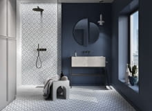 Uroda płytek z kolekcji Lovely Patchwork spowodowała, że strefa prysznicowa stała się przykuwającą wzrok ozdobą łazienki.