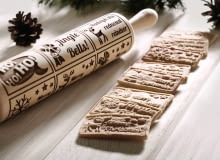 Wzorowo Wałek wykonany z drewna bukowego. Głębokie grawerowanie zapewnia doskonałe wzory, Merry Christmas Biscuit, 110 zł, Mood for Wood, moodforwood.pl Wzorowo Wałek wykonany z drewna bukowego. Głębokie grawerowanie zapewnia doskonałe wzory, Merry Christmas Biscuit, 110 zł, Mood for Wood, moodforwood.pl