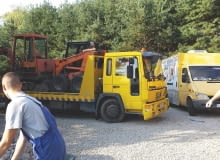 Do montażu w ogrodzie dolnego źródła ciepła, czyli wymiennika poziomego, konieczny był ciężki sprzęt. Wszystkie prace na zewnątrz domu zajęły ekipie pana Sławomira cztery dni montaz kolektora pompa ciepla