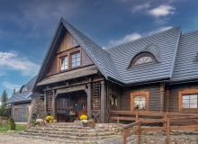 Dom w góralskim stylu- panele dachowe REGLE