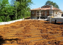 Dziś rynek oferuje dużą ilość rozwiązań w kwestii rodzajów pomp i dolnych źródeł ciepła. Trzy najważniejsze to urządzenia wykorzystujące ciepło zakumulowane w gruncie, wodzie i powietrzu. Dziś rynek oferuje dużą ilość rozwiązań w kwestii rodzajów pomp i dolnych źródeł ciepła. Trzy najważniejsze to urządzenia wykorzystujące ciepło zakumulowane w gruncie, wodzie i powietrzu.