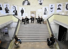 Zeskłotowana Bibliotek Krasińskich przy ul. Okólnik 30.05.2012 WARSZAWA . ZESKLOTOWANA BIBLIOTEKA KRASINKICH NA OKOLNIKU PRZEZ STUDENTOW AKADEMII MUZYCZNEJ . ZAPOWIADAJA , ZE PRZEZ CALE EURO BEDA SIE ODBYWALY TAM ALTERNATYWNE KONCERTY . FOT . AGATA GRZYBOWSKA / AGENCJA GAZETA SLOWA KLUCZOWE: BIBLIOTEKA KRASINSKICH ALTERNATYWNY KONCERT STUDENT AKADEMIA MUZYCZNA ZDJĘCIE DO WKŁADKI: DLOWA strony lokalne GW - WarszawaGazeta_Stoleczna