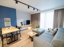 Nowoczesne mieszkanie w kolorze granatowym