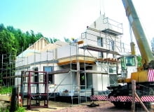 Gotowe elementy firma przywozi na plac budowy, porównując oferty, spytajmy o koszt transportu