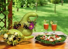 05.09.2003 OZAROW JESIENNY OGROD WARZYWA DYNIE STYLIZACJA OZDOBY OGRODOWE ARANZACJA EWA PYTKOWSKA STOL TYKWA DYNIA SOK FOT. WOJCIECH SURDZIEL / AGENACJA GAZETA PUBLIKACJA KWIETNIK NR 9 (117) - 9.2004 PUBLIKACJA BUKIETY NR 3 (26) - JESIEN 2004 SLOWA KLUCZOWE: ROSLINY ZYWNOSC KWIATY ZDJĘCIE DO WKŁADKI: PUBLIKACJA KWIETNIK NR 9 (117) BUKIETY NR 3 (26) - CZASOPISMA