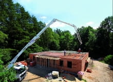 Beton po dostarczeniu na plac budowy przeznaczony jest do natychmiastowego wykorzystania betonowanie