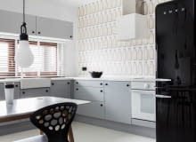 Kuchnia. Szafki z IKEA sąsiadują tu z lodówką SMEG. Proj. KASIA ORWAT home design czarno-białe mieszkanie, czerń i biel w mieszkaniu, nowoczesne mieszkanie, polskie mieszkanie