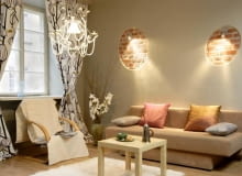 Zamiast obrazów - odsłonięte fragmenty ceglanego muru. Gospodyni uznała, że nie trzeba odsłaniać całej ściany. Wystarczyły dwie elipsy wyznaczone wprawną ręką projektantki. UWAGA PONOWNA PUBLIKACJA ZA ZGODA WLASCICIELI