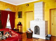 Jest jasny, pogodny, ciepły, ale też ekspresyjny i dominujący. Ze względu na to, że z całej palety barw żółty najbardziej rzuca się w oczy, jest wszechobecny w reklamie i we wszystkich znakach ostrzegawczych. W dekoracji wnętrz również pojawia się dość często, zazwyczaj jednak - właśnie z powodu swych właściwości - w stosunkowo małych ilościach. <BR />Żółty w czystym odcieniu zestawiono w prezentowanym pokoju dziennym z równie gorącą barwą - czerwienią. Ostre działanie takiej kompozycji kolorystycznej, do której dodano jeszcze akcenty innych jaskrawych barw, osłabiają nieco płaszczyzny bieli i brązu. UWAGA PONOWNA PUBLIKACJA ZA ZGODA WLASCICIELI DOM WNETRZE SALON KOMINEK STYLIZACJA DOROTA MORAWETZ FOT. WITOLD GORKA PUBLIKACJA CZTERY KATY NR 10 (180) - 10.2006 SLOWA KLUCZOWE: ARCHITEKTURA ENERGETYKA WNETRZA ZDJĘCIE DO WKŁADKI: PUBLIKACJA CZTERY KATY NR 10 (180) - CZASOPISMA