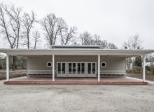 Siedziba Dolnośląskiej Okręgowej Izby Architektów RP we Wrocławiu. Mieście się w zrewitalizowanym przedszkolu na osiedlu WUWA.