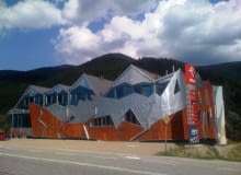 makabryła, stacja benzynowa, dekonstruktywizm, restauracja, hotel