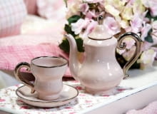 Kolory. Kilka odcieni jasnego różu i biel. Żeby było mniej słodko, można zestawić je z barwą srebrną albo szarą. 30.05.2008